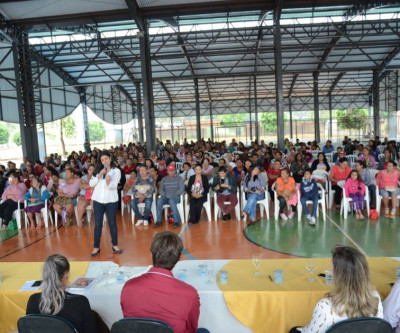 Vice-governadora anuncia cursos profissionalizantes para famílias do Vale Renda