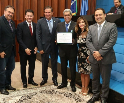 Eduardo Rocha homenageia André Puccinelli com Comenda do Mérito Legislativo