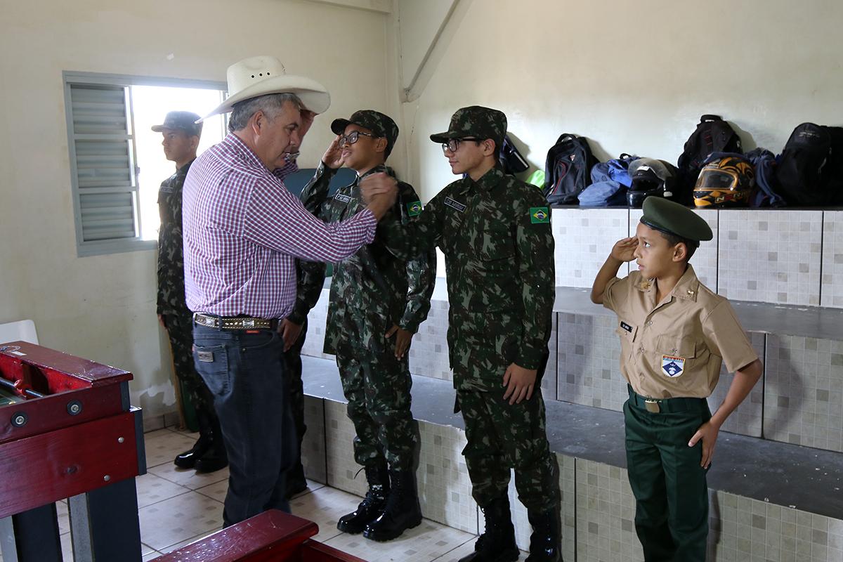 SCFV “Pelotão Mirim” completa 21 anos e crianças e adolescentes ganham novos uniformes