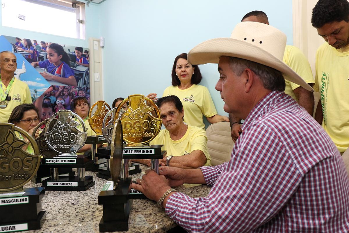 Equipe da Melhor Idade visita prefeito de Três Lagoas em seu Gabinete para agradecer apoio