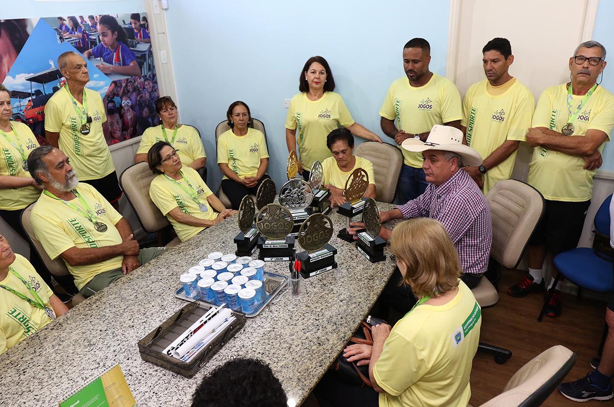 Equipe da Melhor Idade visita prefeito de Três Lagoas em seu Gabinete para agradecer apoio